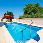 Lovely Apartment In Pula With Wifi
