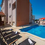 Lovely Apartment In Pula With Wifi