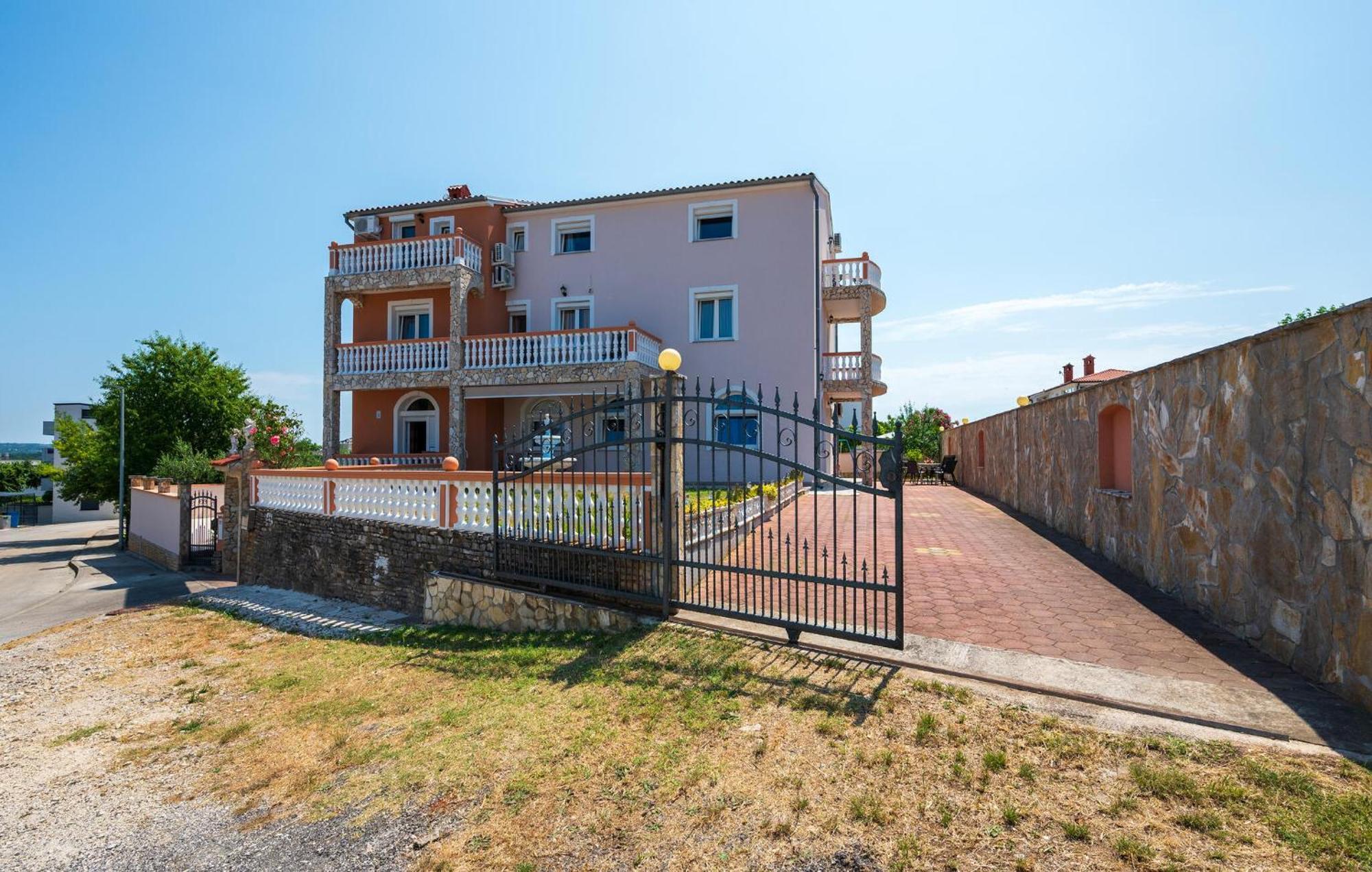 Lovely In With Wifi Appartement Pula